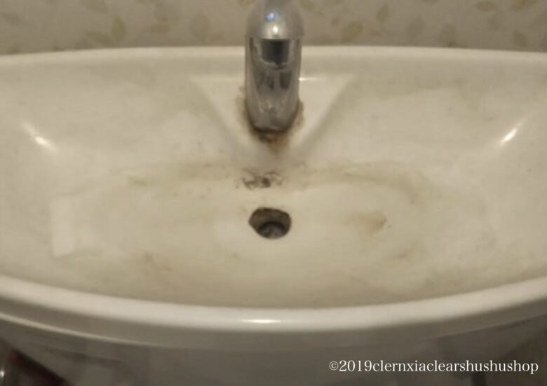 何を使ってもビクともしない水垢！トイレの手洗い器についた頑固な水垢の落とし方