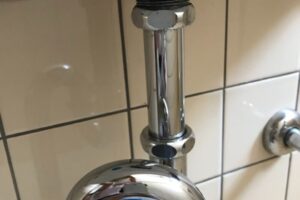 【手洗い器の配管サビ対策】プロも愛用するサビ落とし＆サビ防止アイテムをご紹介